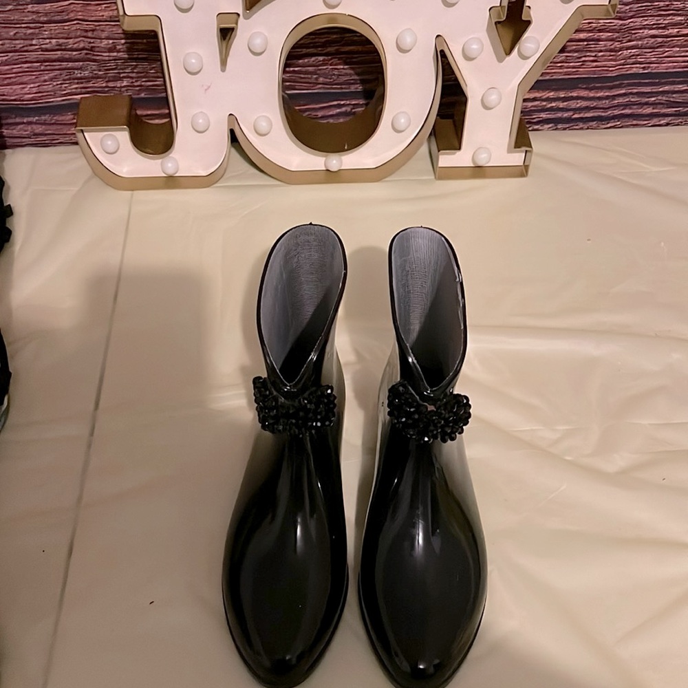 Size 10 black rain boots